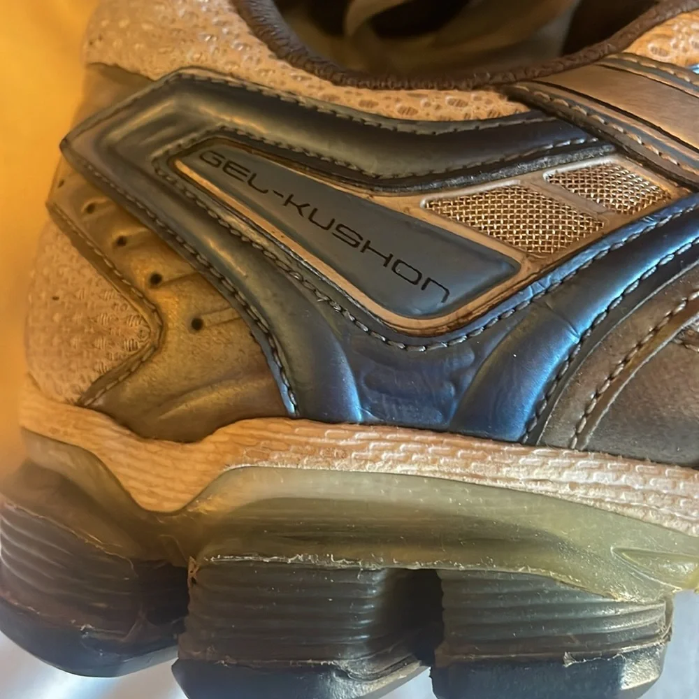 ASICS - Picture 3 of 5